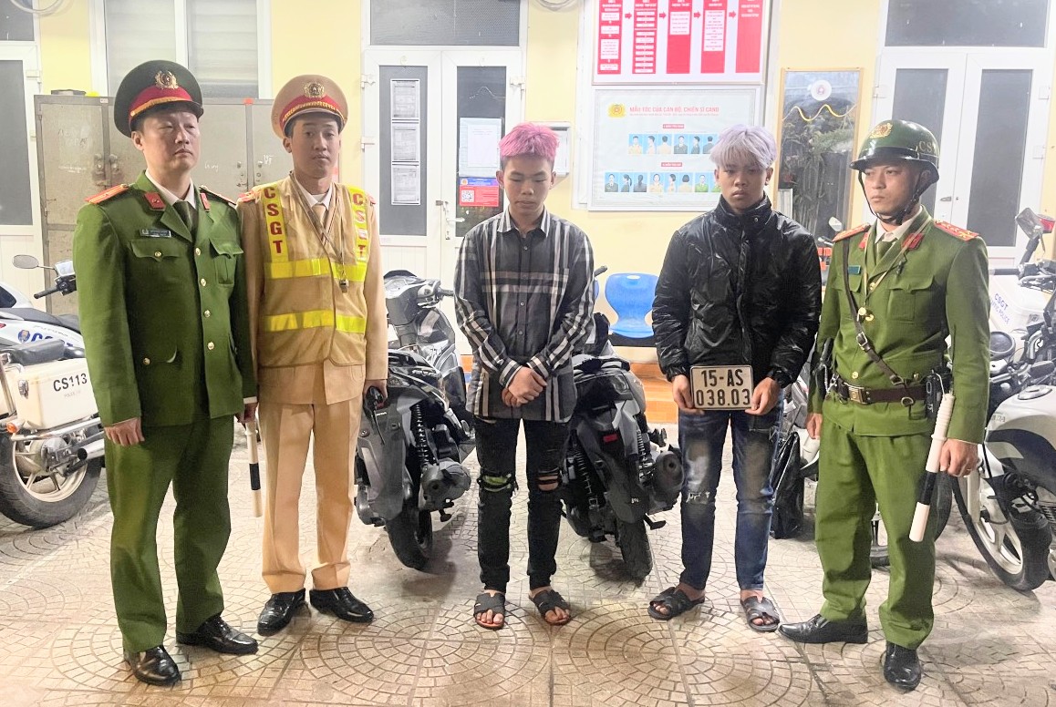 Công an Hồng Bàng tạm giữ  phương tiện của 2 trường hợp  điều khiển xe mô tô lạng lách, đánh võng